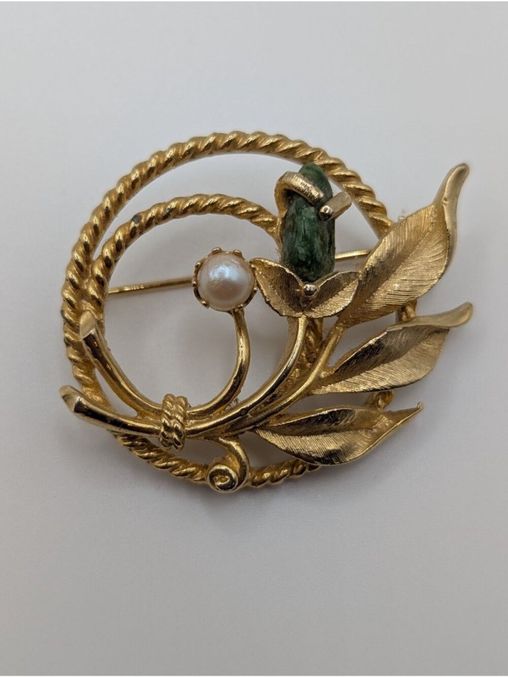 Vintage Sarah Coventry Jade Garden Brooch Textured Gold-tone Frame Pearl Accent